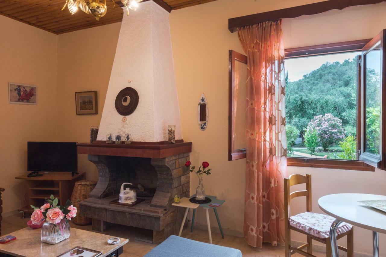 Family Holiday Apartment With Garden & Bbq Velonádes 외부 사진