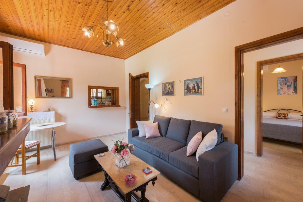 Family Holiday Apartment With Garden & Bbq Velonádes 외부 사진