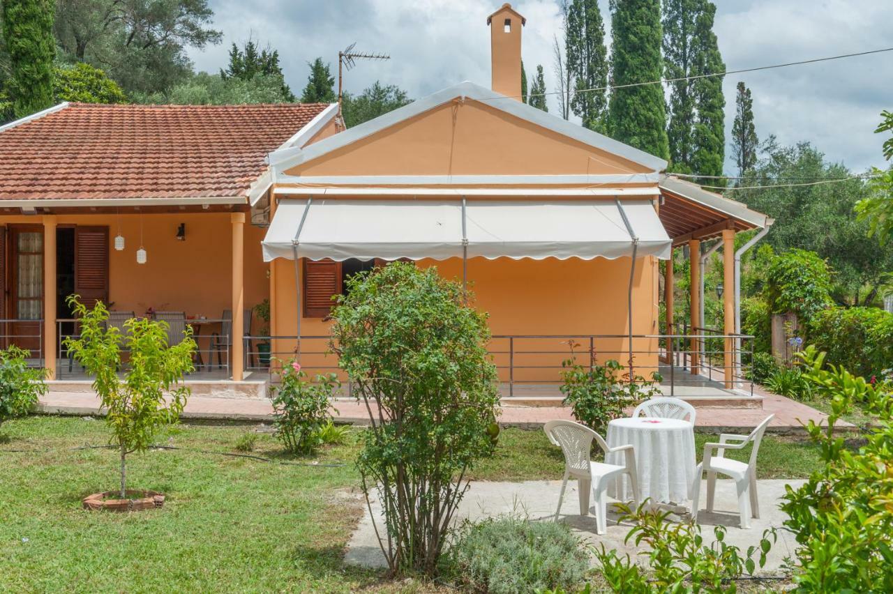 Family Holiday Apartment With Garden & Bbq Velonádes 외부 사진